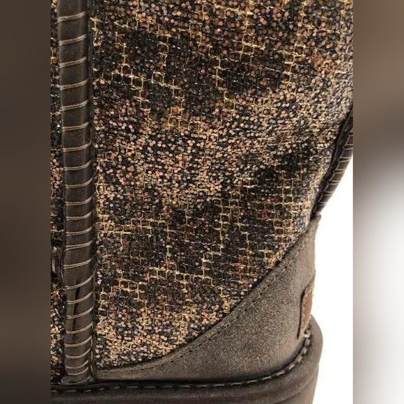 Like NEW UGG Womens Gold Pull-On Animal Sparkly Metallic Print Glitter Size 5 - Picture 7 of 7